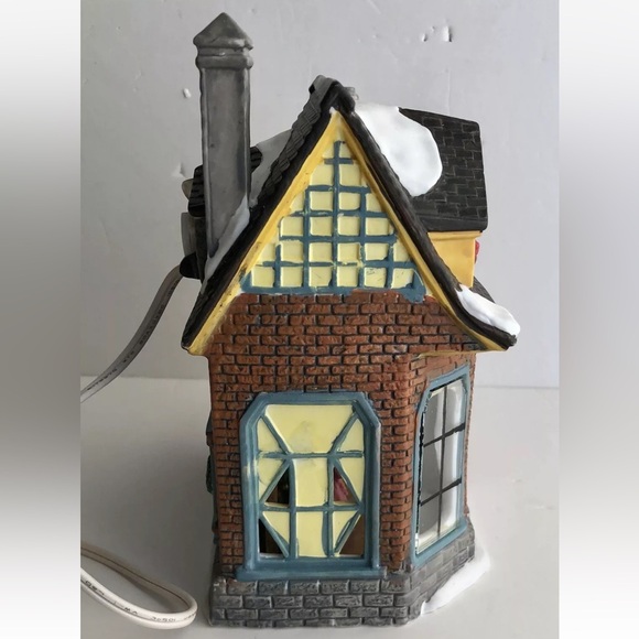 Christmas Delights Hand Painted Porcelain Lighted House villages Collectibles - Picture 5 of 9